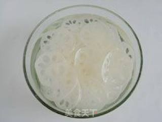 A Side Dish that is As Refreshing As Summer-cold and Sour Lotus Root Slices recipe