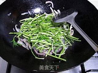 Stir-fried Bacon with Artemisia recipe