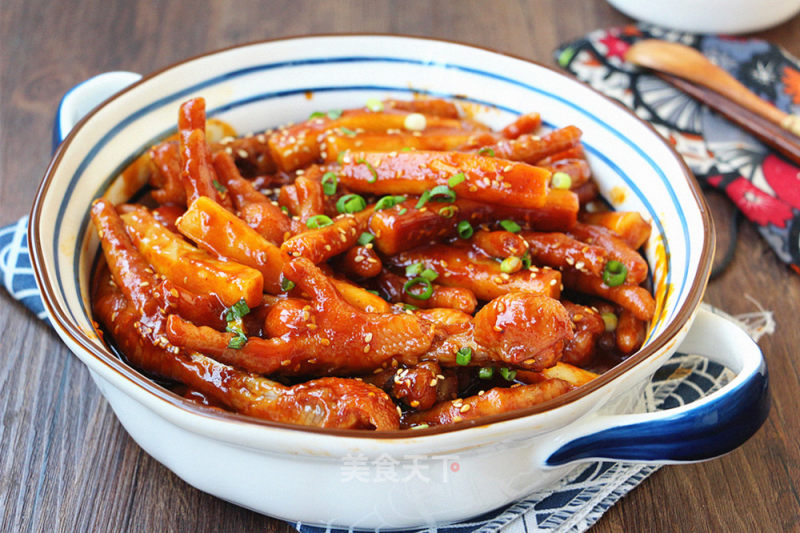 Spicy Chicken Feet Boiled Rice Cake
