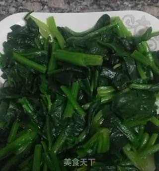 Spinach Mixed with Peanuts recipe