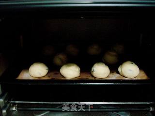 The Magical Use of Leftover Beer "wine-stained Raisin Buns" recipe