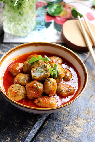 Xiabu Tomato Sauce and Celery Fish Balls recipe