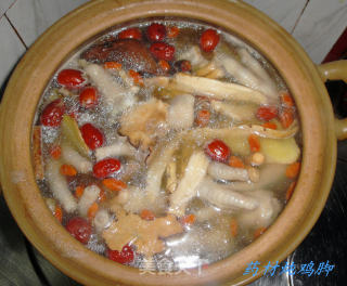 Stewed Chicken Feet with Herbs recipe