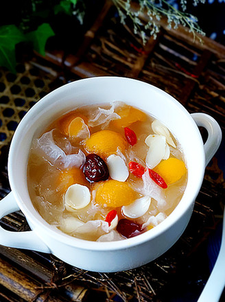 Loquat Lily and White Fungus Soup