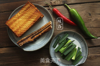 Stir-fried Bacon with Dried Tofu recipe