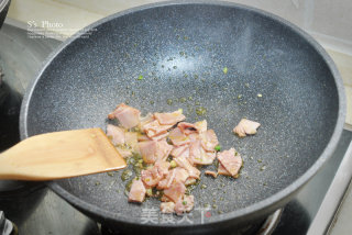 Fava Bean and Mushroom Stir-fried Bacon, A Delicacy Not to be Missed in The Broad Bean Season recipe