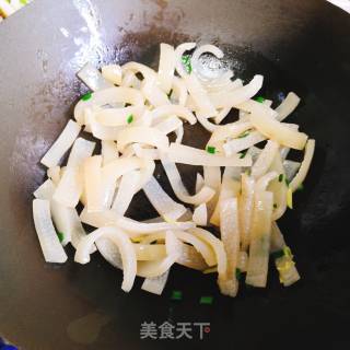 Stir-fried Pork Skin with Green Garlic recipe