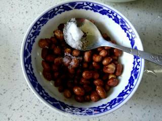 Old Vinegar Peanuts Mixed with Spinach recipe