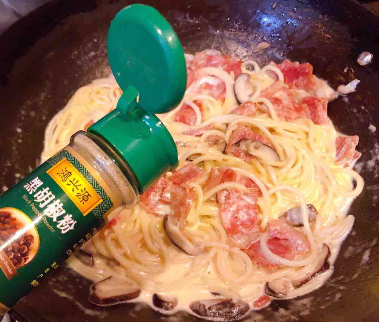 Spaghetti with Creamy Bacon and Shiitake Mushrooms recipe