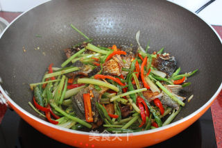 Stir-fried Dried Preserved Fish with Colored Pepper recipe