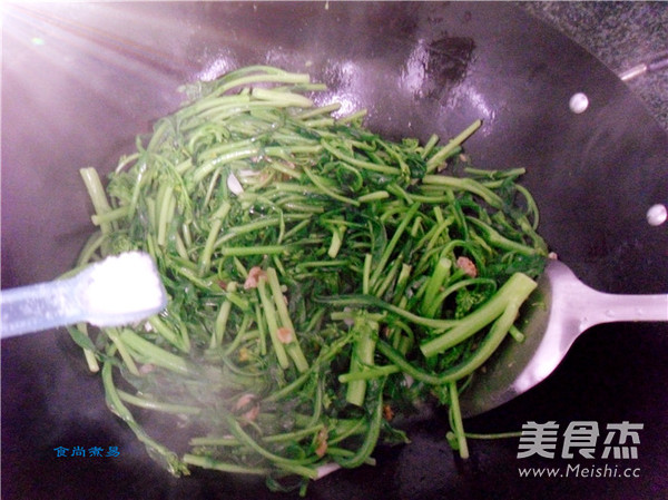 Stir-fried Choy Sum with Lard Residue recipe