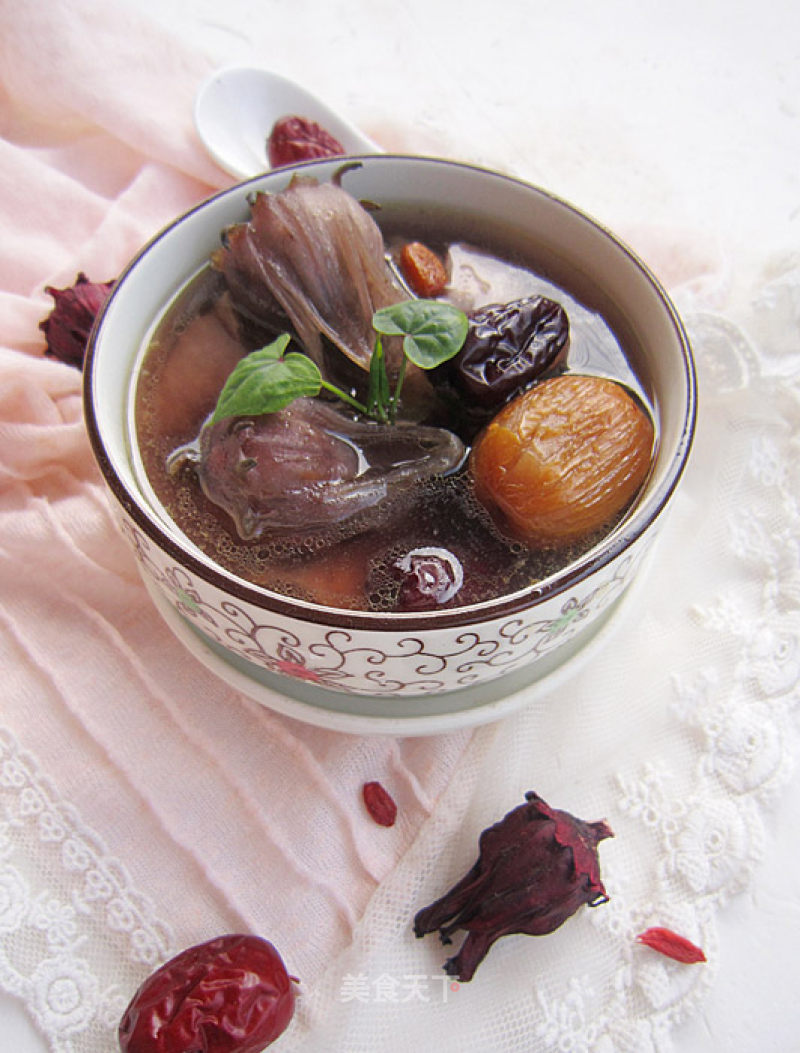 Blood-replenishing and Beautifying for Otaku Girls [roselle Stewed Chicken] recipe