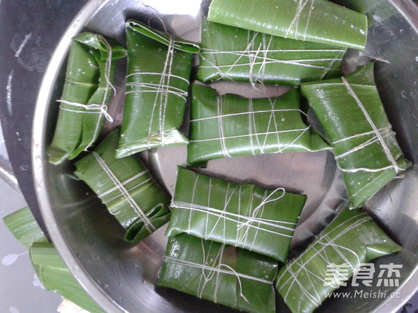 Steamed Pork with Bamboo Leaves recipe