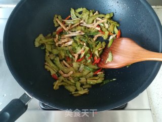 Stirred Bitter Gourd with Shredded Pork recipe