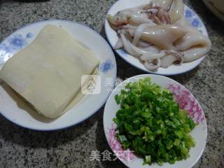 Leek and Squid Stuffed Wonton recipe