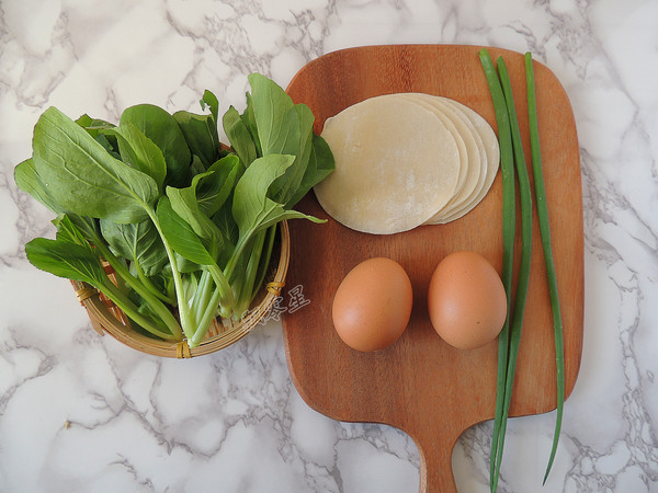 Green Vegetable Egg Noodle Soup (dumpling Skin Version) recipe