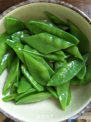 Fried Yam with Snow Peas recipe