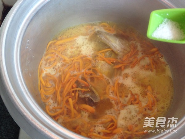 Fresh Cordyceps Flower Fish Head Soup recipe