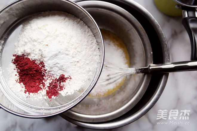 Red Velvet Hanging Snow Madeleine recipe