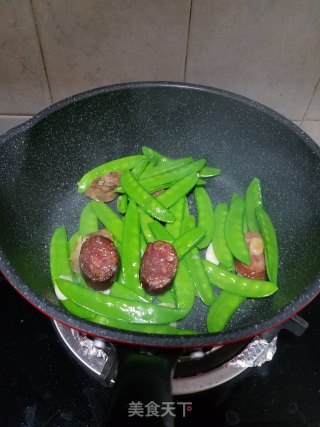 Fried Sausage with Snow Pea recipe