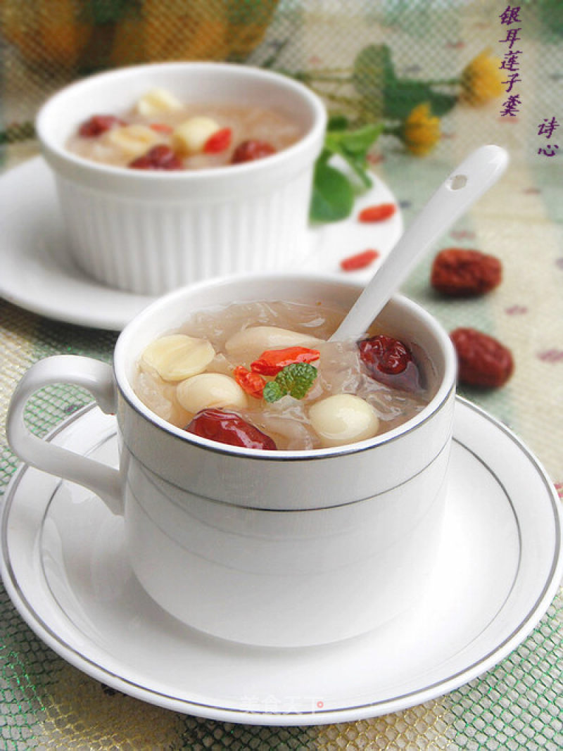Nourishing Beauty-rock Sugar, White Fungus and Lotus Seed Soup recipe
