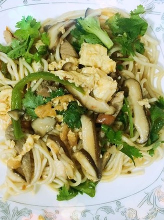Fried Noodles with Shiitake and Pork