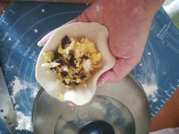Goose Egg and Fungus Stuffed Buns recipe