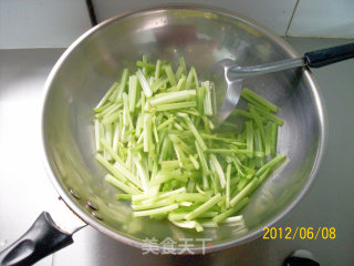 Stir-fried Shredded Pork with Celery recipe