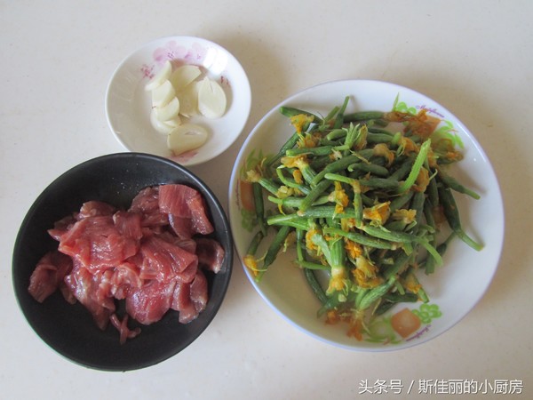Stir-fried Beef with Cucumber Flower recipe