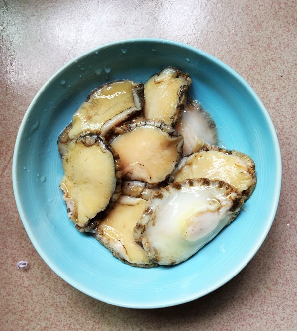 Steamed Abalone with Gold and Silver Garlic recipe