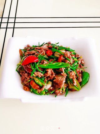 Stir-fried Beef with Leek Moss recipe