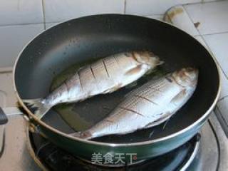 Crucian Carp with Garlic recipe