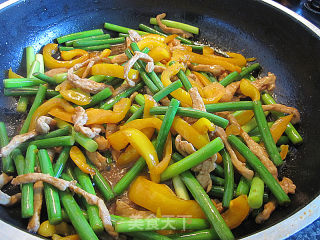 Stir-fried Shredded Chicken with Garlic Moss recipe