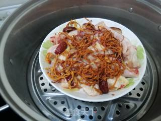 Steamed Chicken with Cordyceps Flower and Red Dates recipe