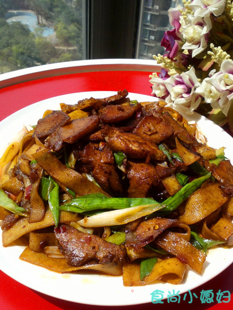 [little Daughter-in-law Home Cooking]——thousands of Garlic Seedlings Twice Cooked Pork recipe