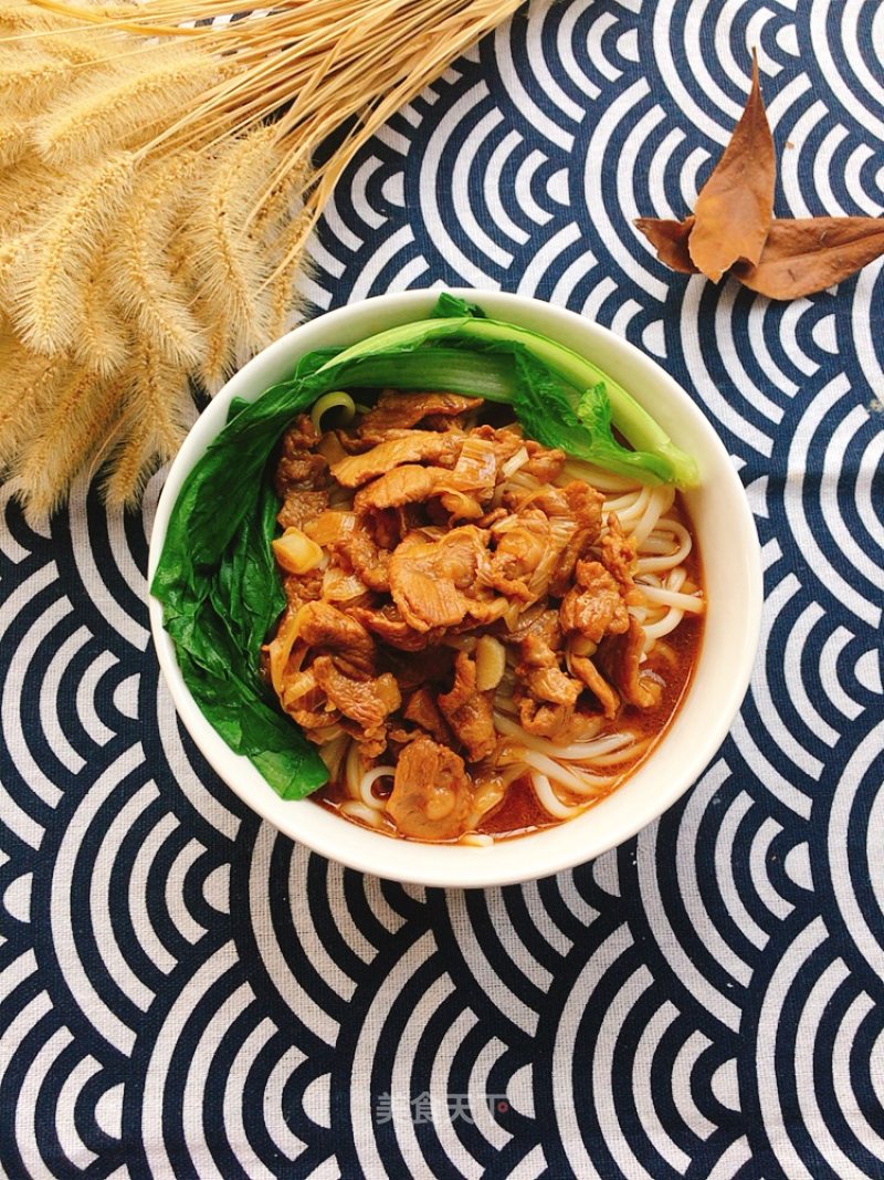 Noodle Soup with Tomato Sauce and Pork Slices recipe