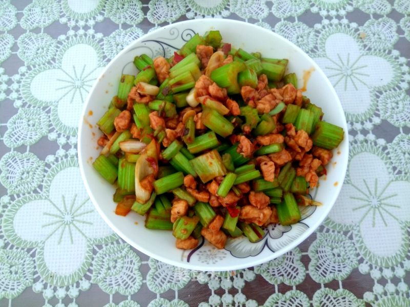 Stir-fried Diced Pork with Celery recipe