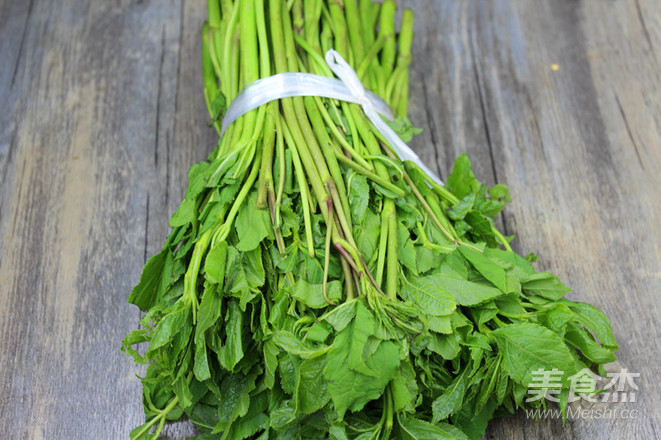 Wild Herbs in The Fragrant Season-the Cold Thorn Stick for Health and Health Care recipe
