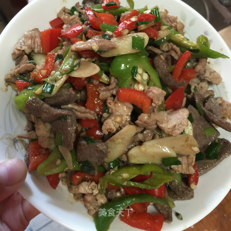Stir-fried Pork Liver with Double Peppers recipe