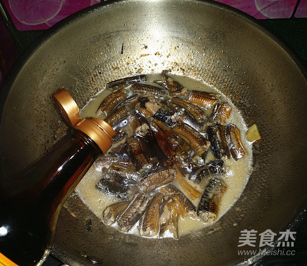 Grilled Rice Eel with Garlic Sprouts recipe
