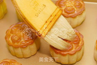 Cantonese Style Jujube Mud Pine Nut Mooncake recipe