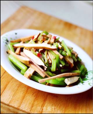 【zhejiang】celery and Ham Mixed with Fragrant Dried recipe