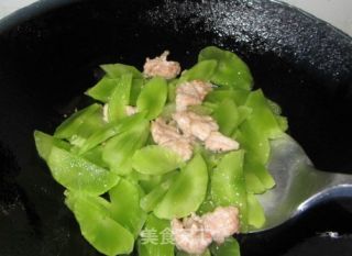 Stir-fried Yam Pork Slices with Lettuce and Red Pepper recipe