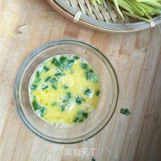 Simple and Nutritious-chinese Chive and Egg Noodle Soup recipe