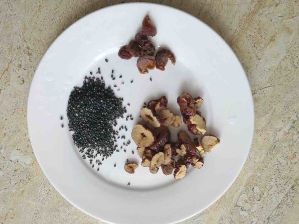 Red Dates, Sesame and Black Bean Soy Milk recipe