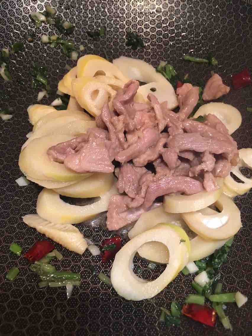 Stir-fried Pork with Winter Bamboo Shoots and Pickled Vegetables recipe