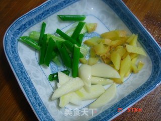 Stir-fried Dried Bamboo Shoots with Double Pepper recipe