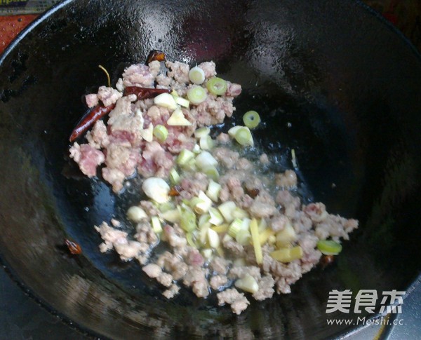 Braised Noodles with Beans recipe