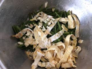 #家常菜# Celery with Egg Skin recipe