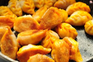 #信之美# Fried Dumplings with Carrots and Willow Leaves recipe